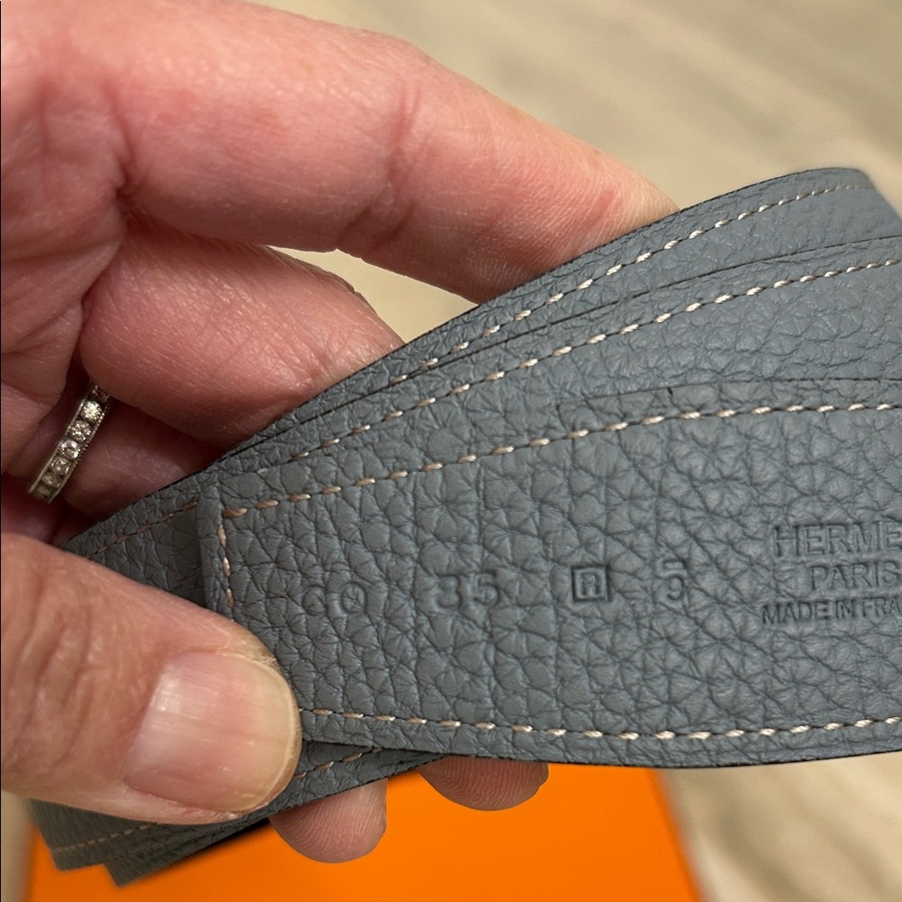 Authentic Hermes unisex belt blue gray/navy Leather Reversible Belt (no buckle) - Picture 4 of 10